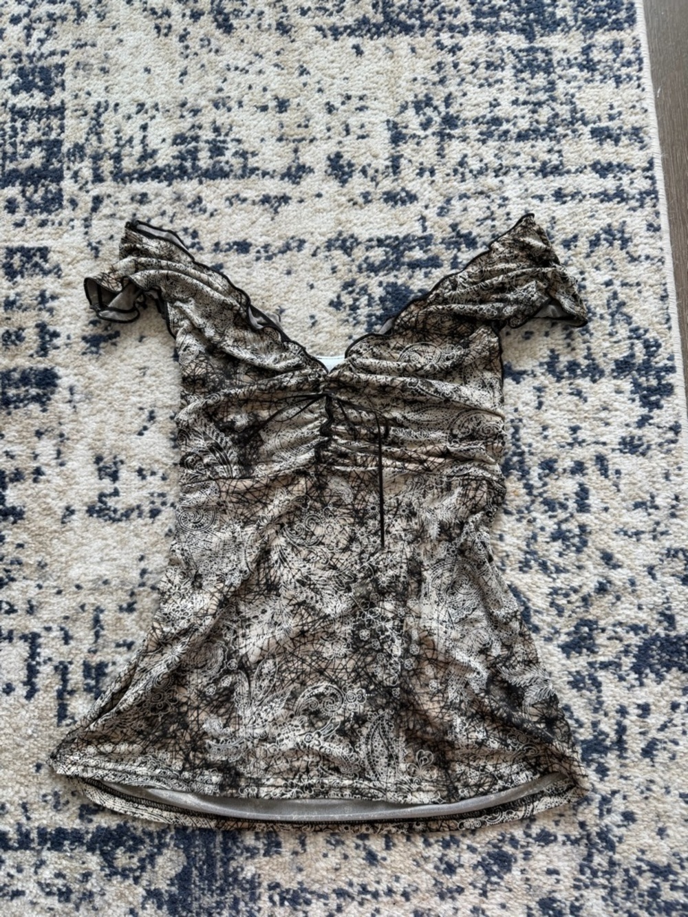 Suzy Shier Black and White Paisley Ruched V-Neck Cami